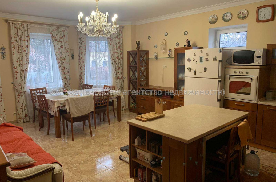 Продам дом, Ирининская ул. , 250 м², 5 сот., евроремонт 