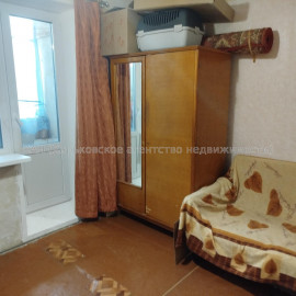 Продам квартиру, Академика Павлова ул. , 4  ком., 71 м², без ремонта