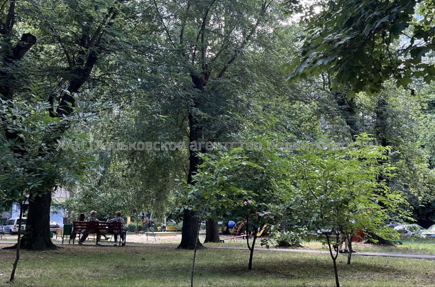 Продам квартиру, Академика Павлова ул. , 4 кім., 71 м², без ремонта 