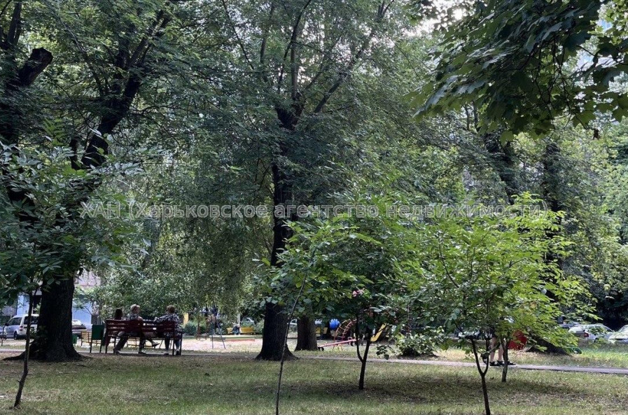 Продам квартиру, Академика Павлова ул. , 4 кім., 71 м², без ремонта 