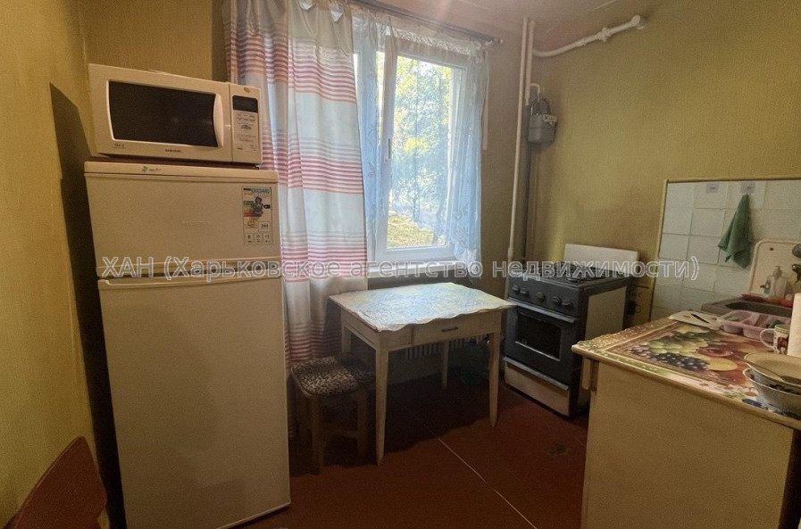 Продам квартиру, Академика Павлова ул. , 4 кім., 71 м², без ремонта 
