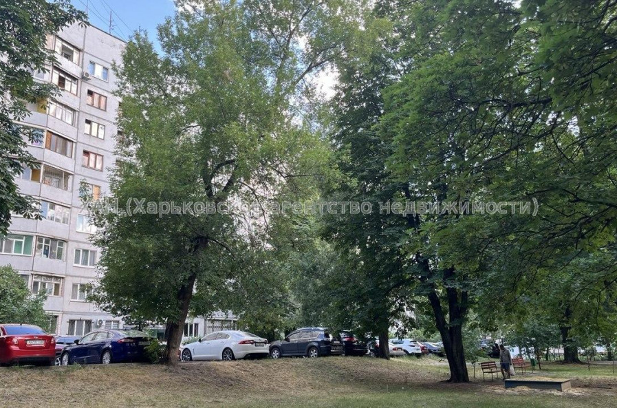 Продам квартиру, Академика Павлова ул. , 4 кім., 71 м², без ремонта 