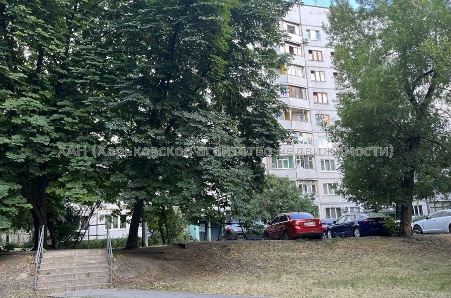 Продам квартиру, Академика Павлова ул. , 4 кім., 71 м², без ремонта 