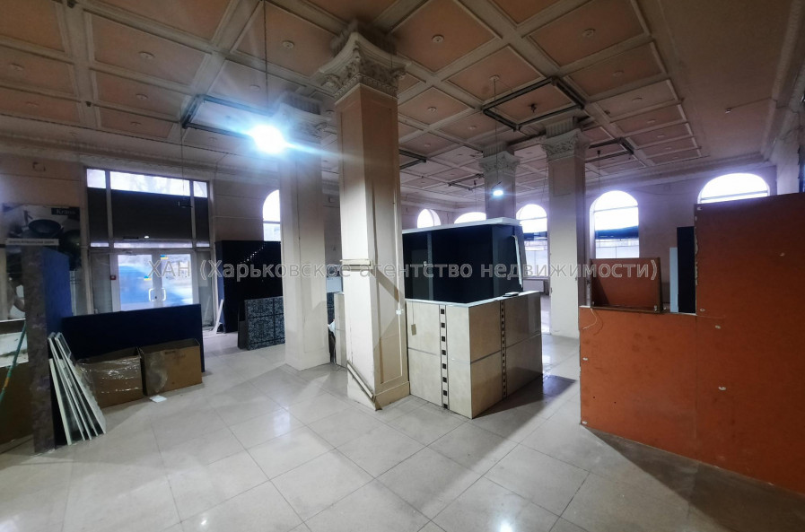 Сдам нежилую недвижимость, помещение свободного назначения , 260 м², косметический ремонт 