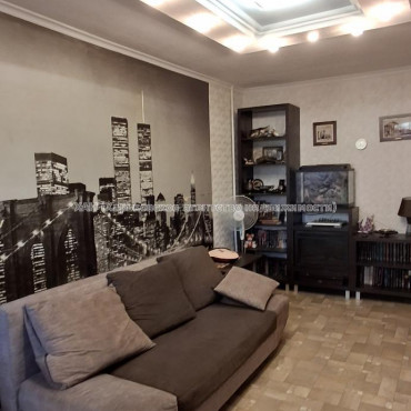 Сдам квартиру, Гвардейцев Широнинцев ул. , 40 , 2  ком., 48 м², капитальный ремонт 