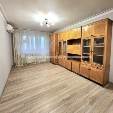 Продам квартиру, Нюрнбергский пер. , 1 кім., 40 м², косметический ремонт 