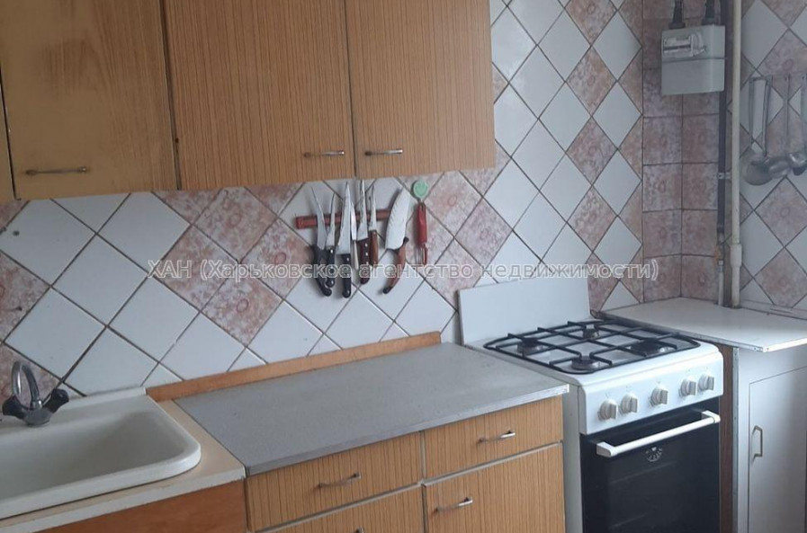 Продам квартиру, Защитников Неба ул. , 1 кім., 39.80 м², советский ремонт 