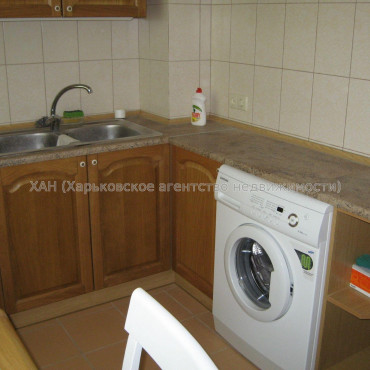 Продам квартиру, Дудинской ул. , 3 кім., 57.40 м², капитальный ремонт 