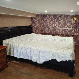 Продам квартиру, Лозовская ул. , 2 кім., 38 м², косметический ремонт