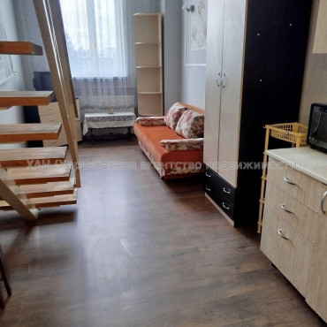 Продам квартиру, Лозовская ул. , 2 кім., 38 м², косметический ремонт 