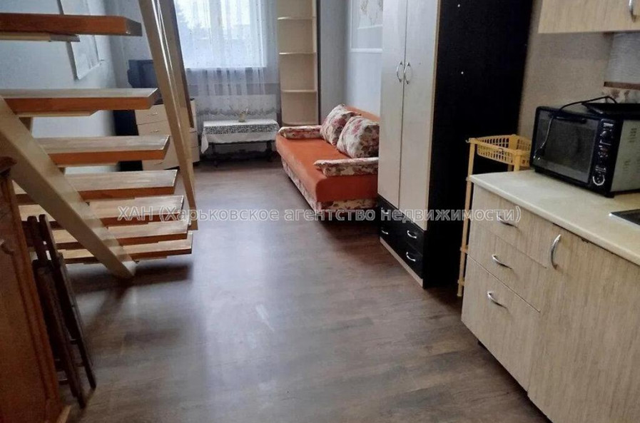 Продам квартиру, Лозовская ул. , 1 кім., 38 м², косметический ремонт 
