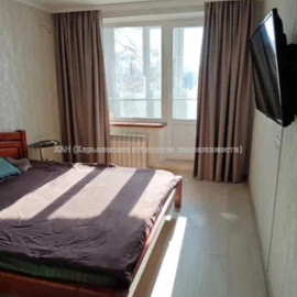 Продам квартиру, Валентиновская ул. , 2 кім., 45 м², капитальный ремонт