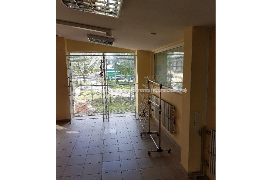 Продам нежилую недвижимость, торговое помещение , 1  ком., 203 м², капитальный ремонт 