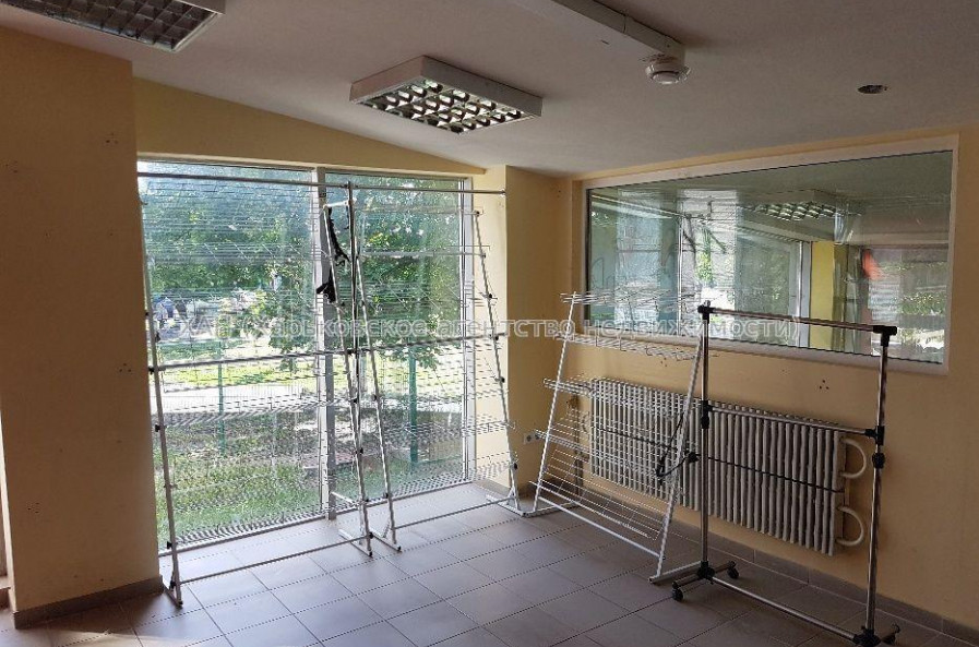 Продам нежилую недвижимость, торговое помещение , 1  ком., 203 м², капитальный ремонт 