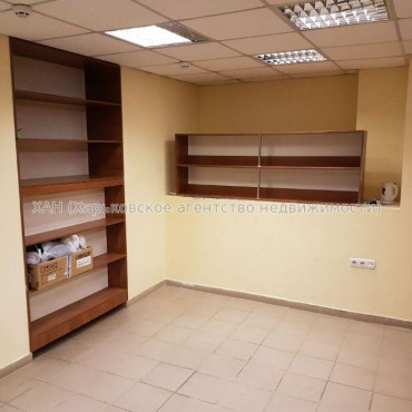 Продам нежилую недвижимость, торговое помещение , 1  ком., 203 м², капитальный ремонт 