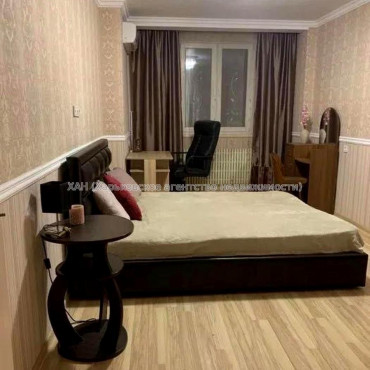 Продам квартиру, Соборности Украины ул. , 3 кім., 106 м², капитальный ремонт 