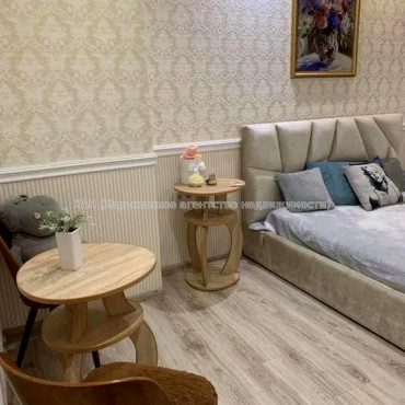 Продам квартиру, Соборности Украины ул. , 3 кім., 106 м², капитальный ремонт 