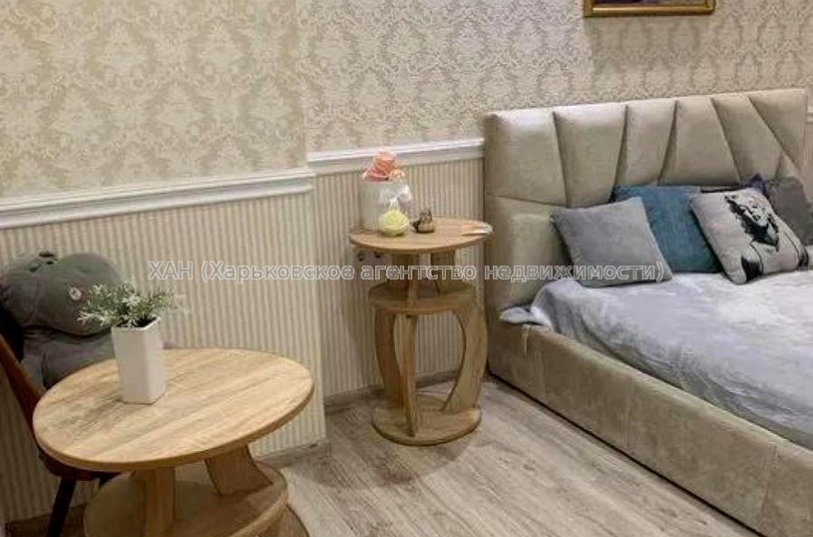 Продам квартиру, Соборности Украины ул. , 3 кім., 106 м², капитальный ремонт 