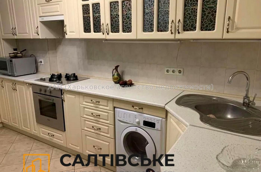 Продам квартиру, Соборности Украины ул. , 3 кім., 106 м², капитальный ремонт 