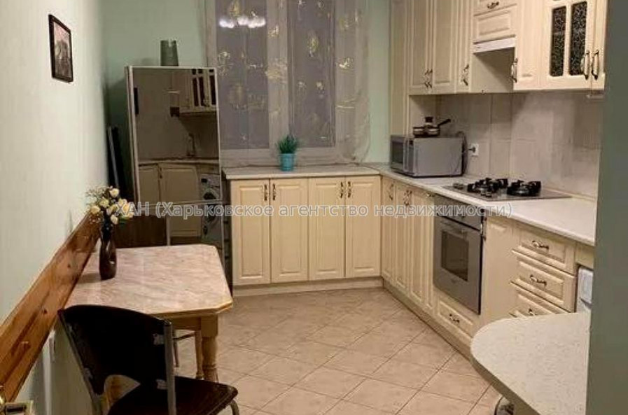 Продам квартиру, Соборности Украины ул. , 3 кім., 106 м², капитальный ремонт 