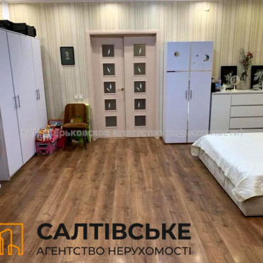 Продам квартиру, Соборности Украины ул. , 3 кім., 106 м², капитальный ремонт 