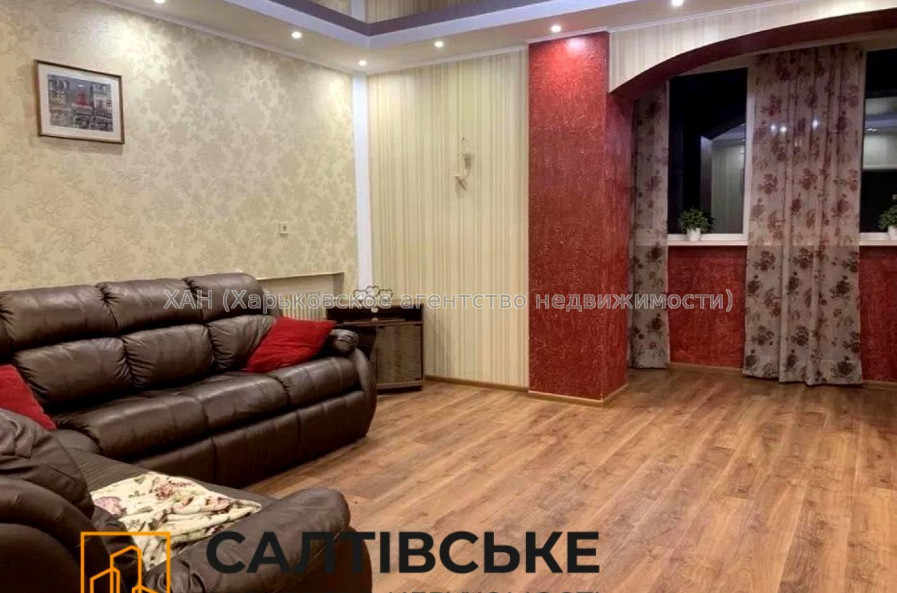 Продам квартиру, Соборности Украины ул. , 3 кім., 106 м², капитальный ремонт 