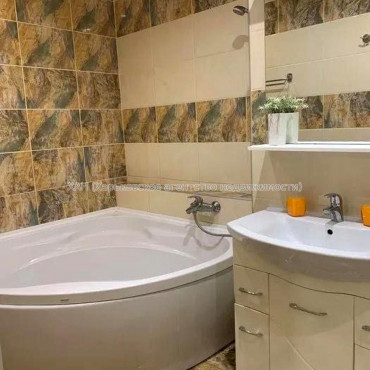 Продам квартиру, Соборности Украины ул. , 3 кім., 106 м², капитальный ремонт 