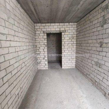 Продам квартиру, Мира ул. , 3  ком., 80 м², без внутренних работ 