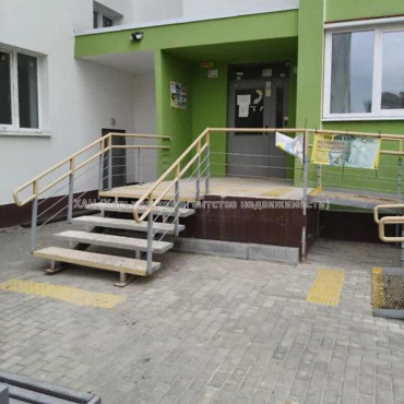 Продам квартиру, Мира ул. , 3  ком., 80 м², без внутренних работ 