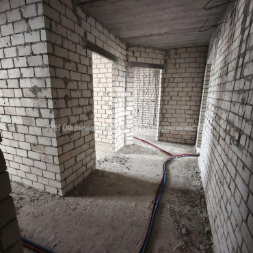 Продам квартиру, Мира ул. , 3  ком., 80 м², без внутренних работ 