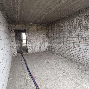 Продам квартиру, Мира ул. , 3  ком., 80 м², без внутренних работ 