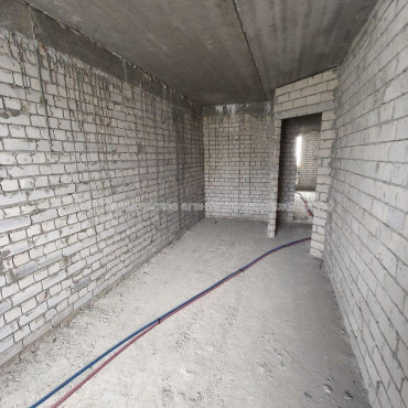 Продам квартиру, Мира ул. , 3  ком., 80 м², без внутренних работ 