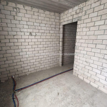 Продам квартиру, Мира ул. , 3  ком., 80 м², без внутренних работ 