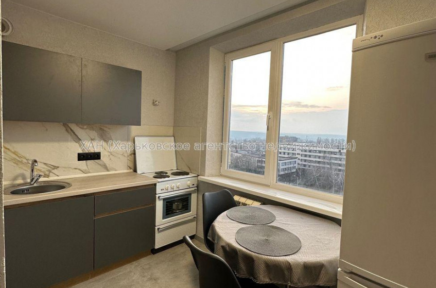 Продам квартиру, Победы просп. , 2 кім., 45.20 м², капитальный ремонт 