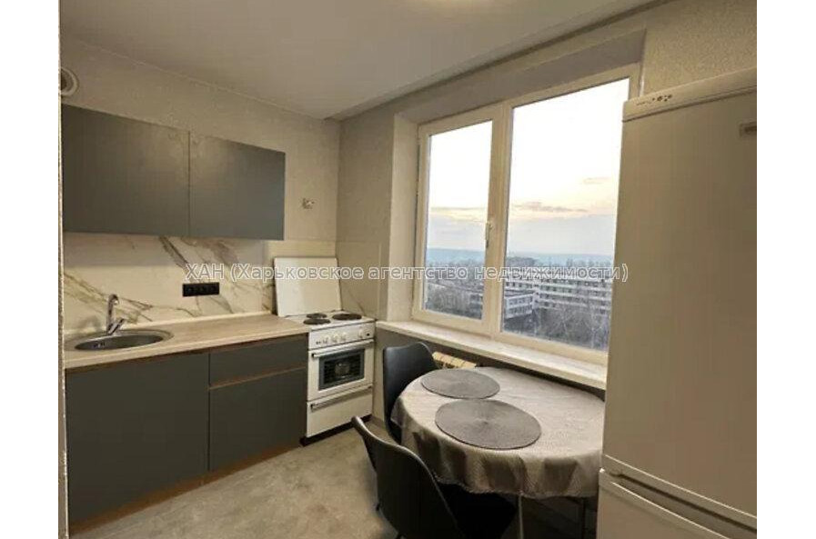 Продам квартиру, Победы просп. , 2  ком., 45.20 м², капитальный ремонт 