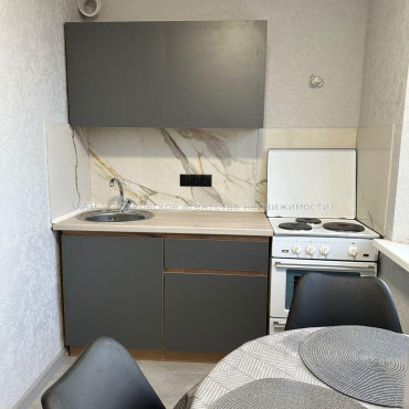 Продам квартиру, Победы просп. , 2 кім., 45.20 м², капитальный ремонт 