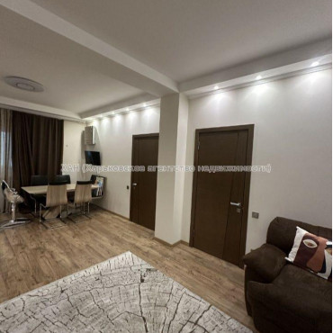 Продам квартиру, Независимости пр-т , 3 кім., 85 м², евроремонт 