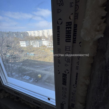 Продам квартиру, Амосова ул. , 3 кім., 67 м², без внутренних работ 