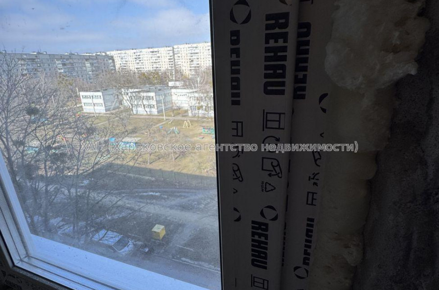 Продам квартиру, Амосова ул. , 3 кім., 67 м², без внутренних работ 