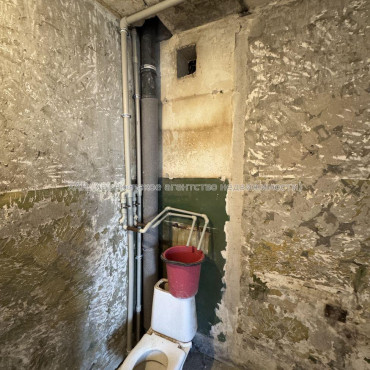 Продам квартиру, Амосова ул. , 3 кім., 67 м², без внутренних работ 