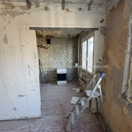 Продам квартиру, Амосова ул. , 3 кім., 67 м², без внутренних работ