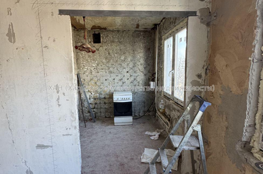 Продам квартиру, Амосова ул. , 3 кім., 67 м², без внутренних работ 