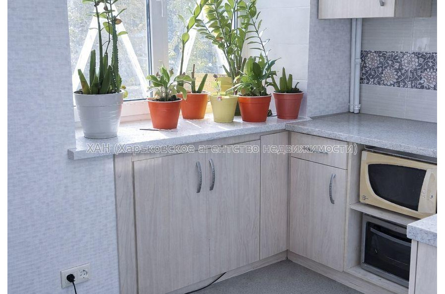 Продам квартиру, Павла Тычины ул. , 1  ком., 32 м², капитальный ремонт 