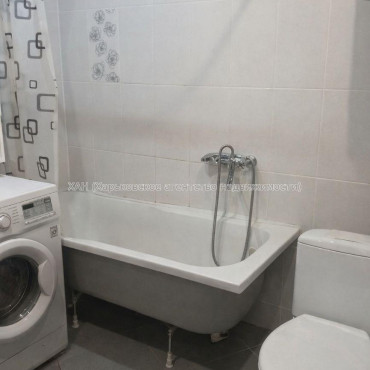 Продам квартиру, Павла Тычины ул. , 1  ком., 32 м², капитальный ремонт 