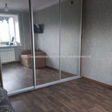 Продам квартиру, Павла Тычины ул. , 1  ком., 32 м², капитальный ремонт 