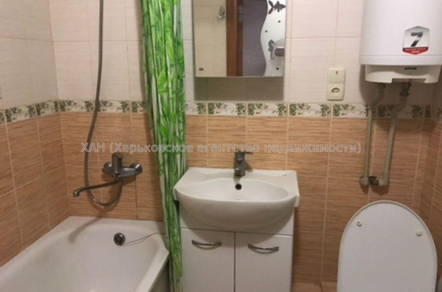 Продам квартиру, Гвардейцев Широнинцев ул. , 2  ком., 43 м², капитальный ремонт 