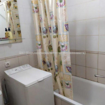 Продам квартиру, Ньютона ул. , 1  ком., 33 м², капитальный ремонт 