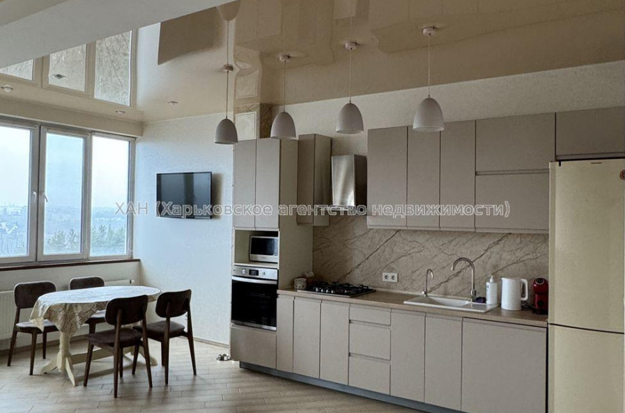 Продам квартиру, Станислава Парталы ул. , 3 кім., 90 м², евроремонт 