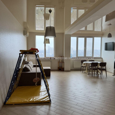 Продам квартиру, Станислава Парталы ул. , 3 кім., 90 м², евроремонт 