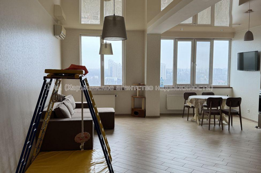 Продам квартиру, Станислава Парталы ул. , 3 кім., 90 м², евроремонт 